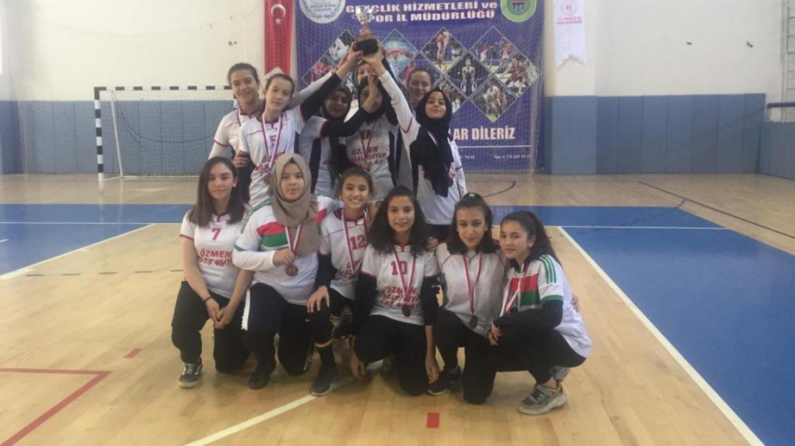 2019-2020 OKUL SPORLARI YILDIZ KIZLAR VOLEYBOL MÜSABAKALARINDA İL DÖRDÜNCÜLÜĞÜ